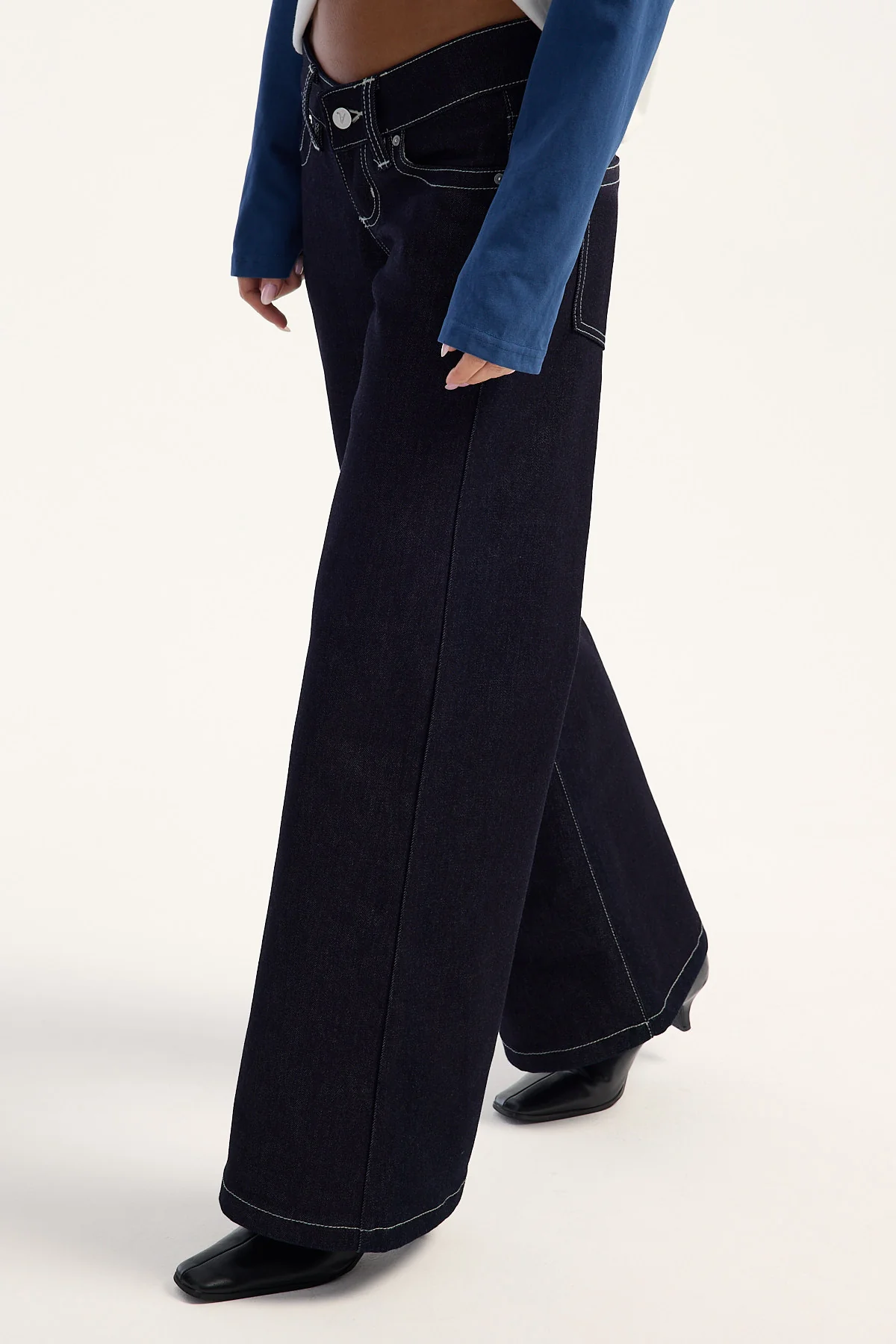 Abrand 00 Wide Low Rise Jean Casey Dark Indigo - Image 3