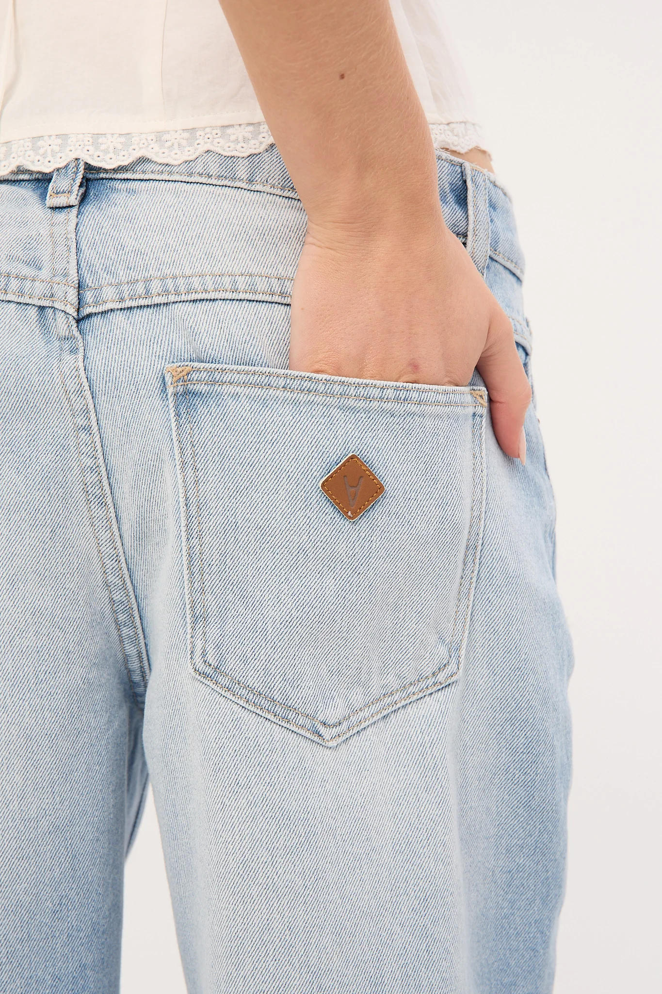 Abrand 99 Low Baggy Jean Kaia Worn Light Blue - Image 8