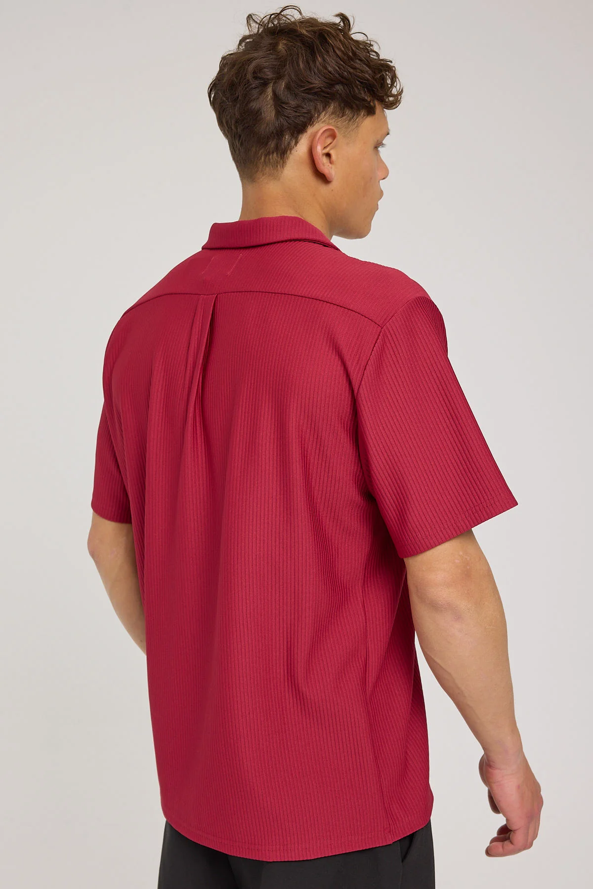 Common Need Austin Pleated Resort Shirt Burgundy - Image 4