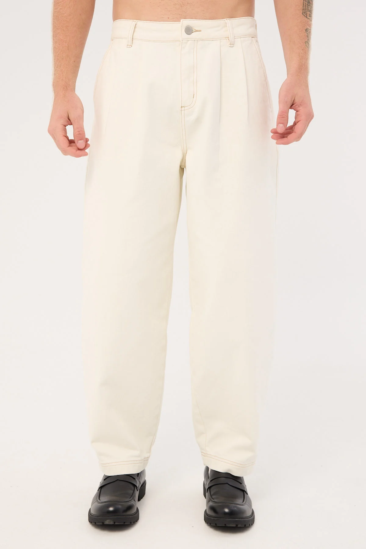 Common Need Blanco Pleated Baggy Jean Ecru - Image 9