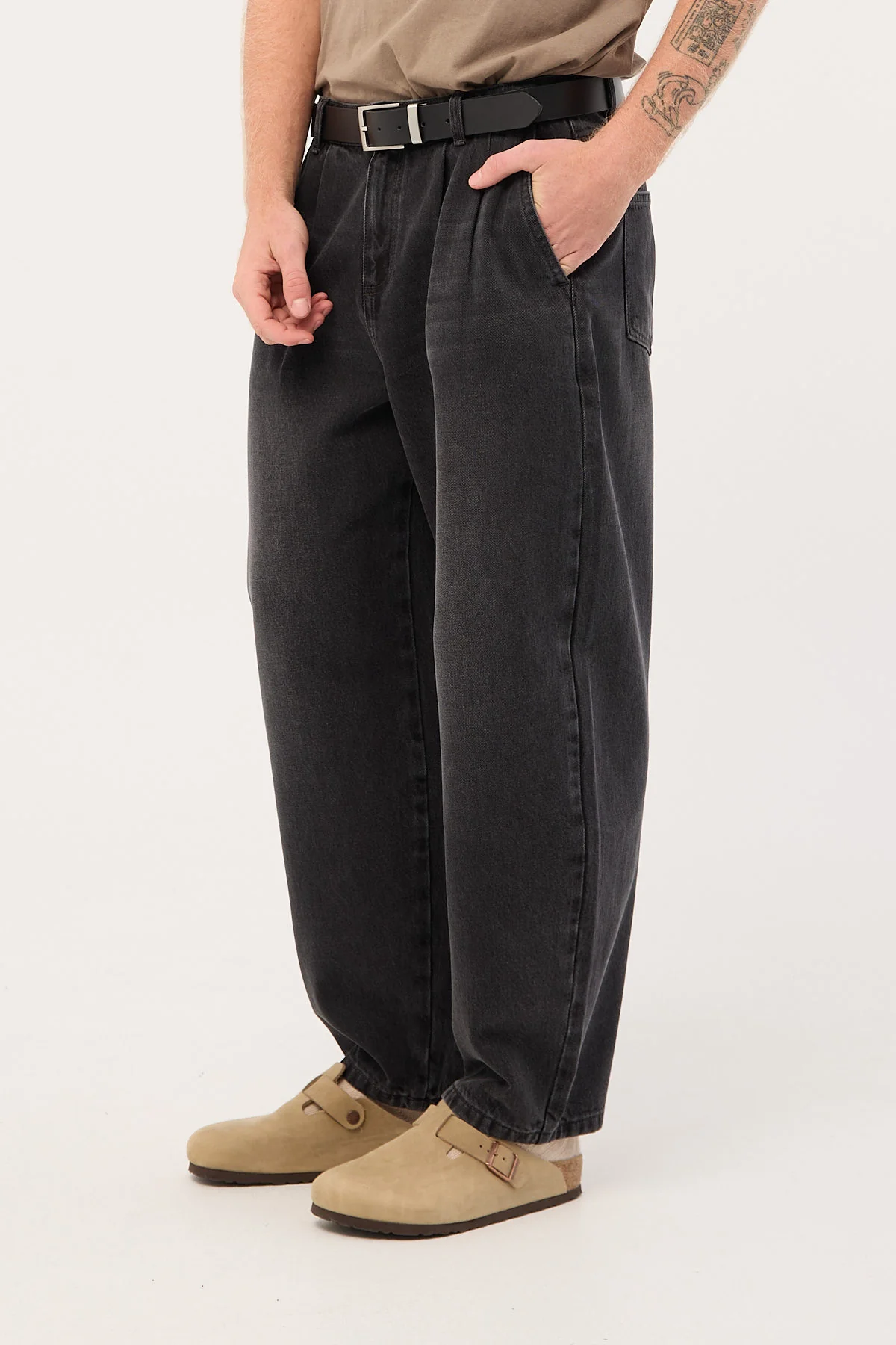 Common Need Blanco Pleated Baggy Jean Tinted Black - Image 3