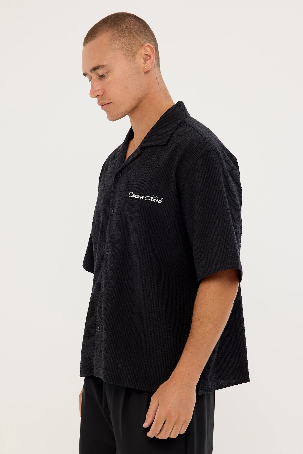 Common Need Terrence Boxy Cropped Resort Shirt Black - Image 7