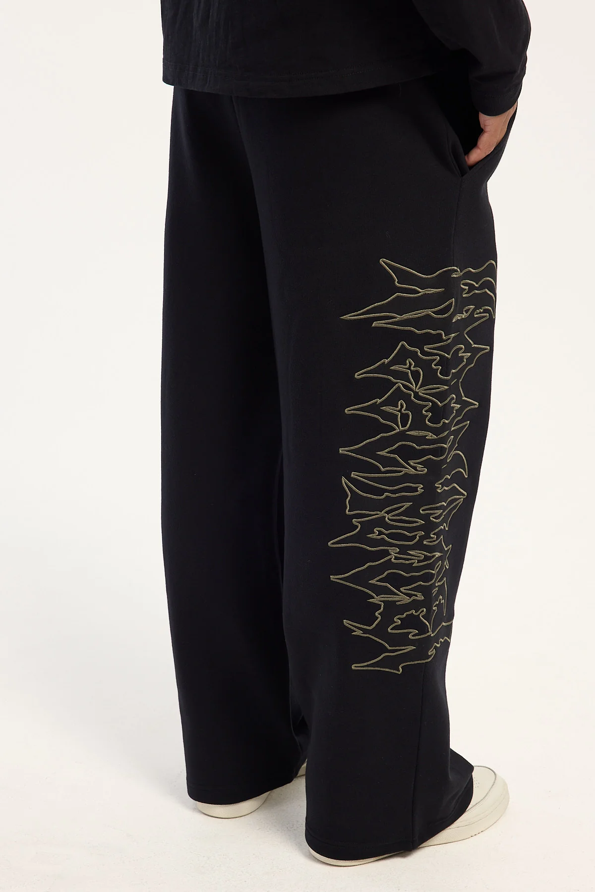 Kiss Chacey Wraith Baggy Sweatpant Jet Black - Image 6
