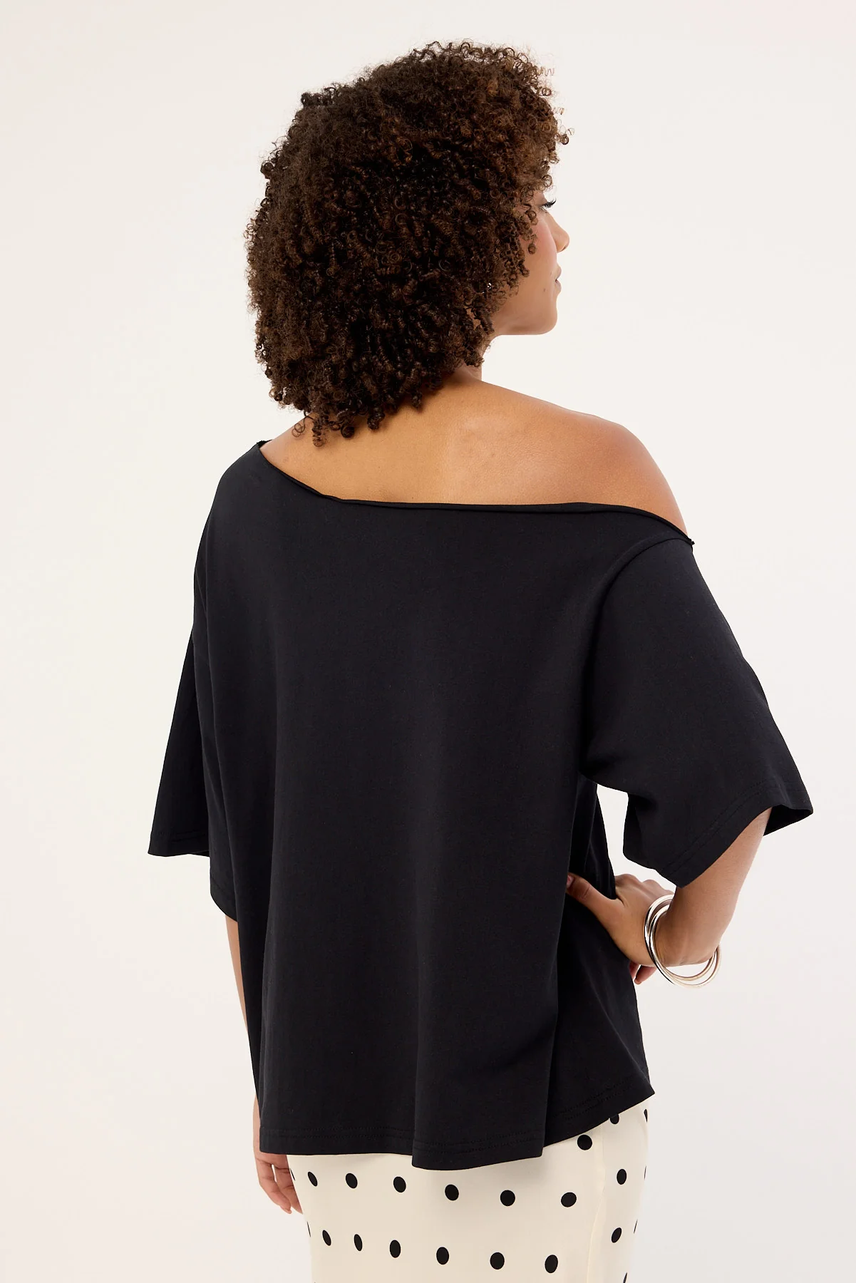 L&t Off Shoulder Relaxed Tee Black - Image 4