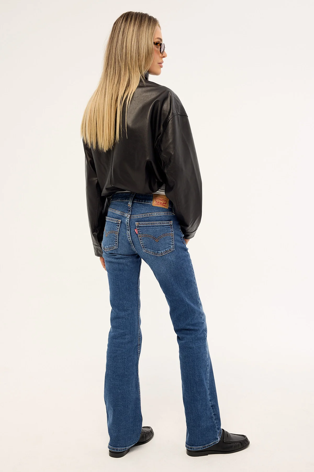 Levi's Superlow Boot Darted Jean Mid Blue - Image 5