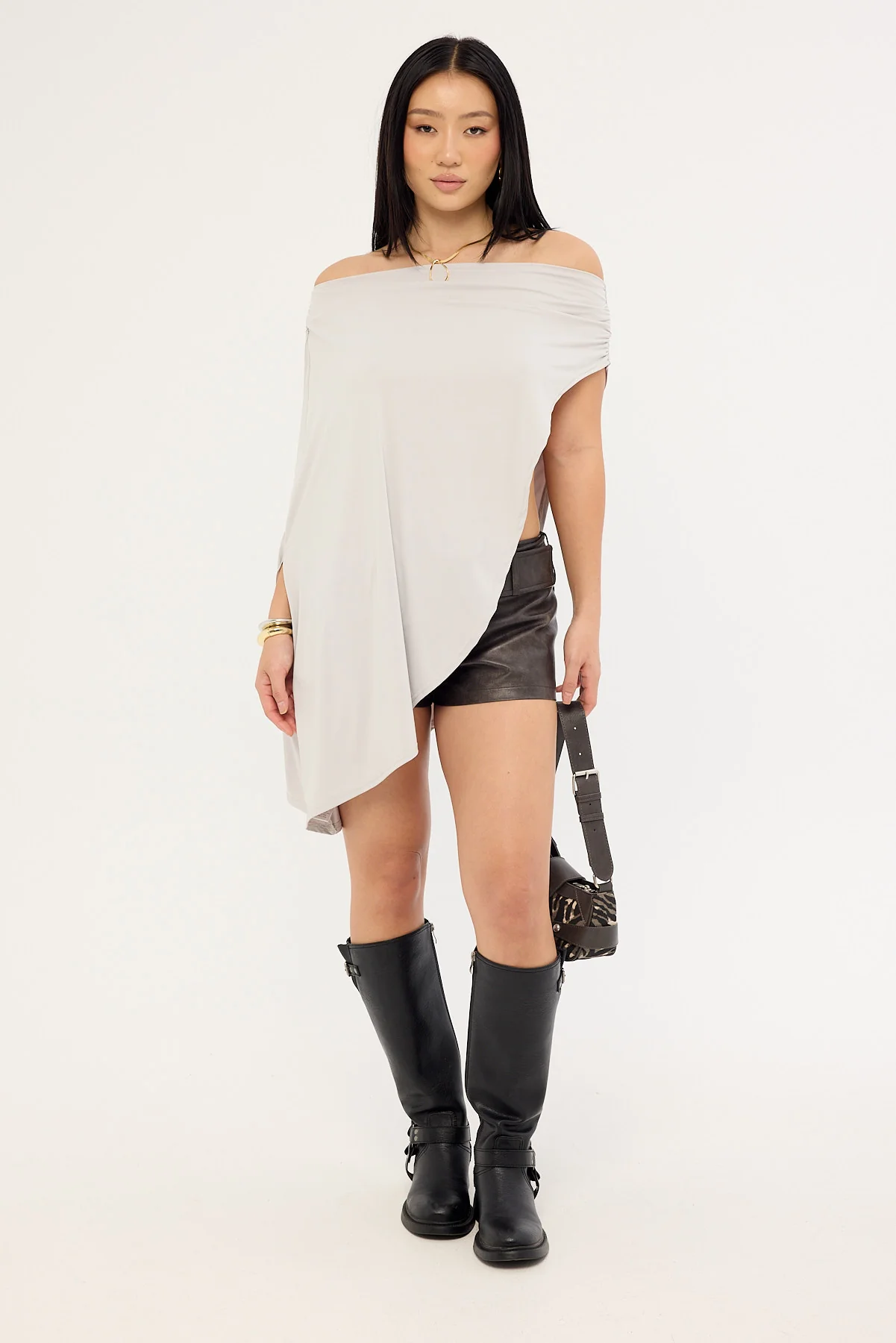 Lioness Reborn Poncho Ash - Image 3