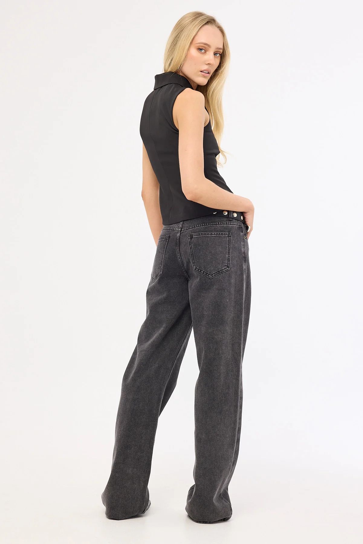 Lioness Rising Jean Washed Onyx - Image 4
