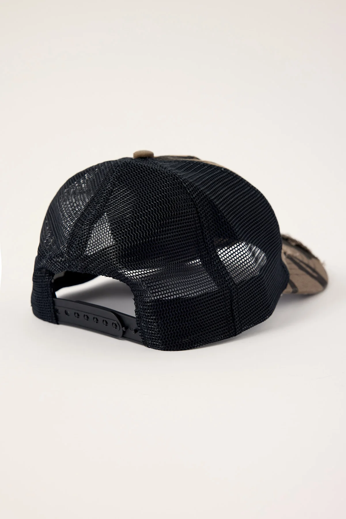 Neovision Hide Camo Trucker Cap Camo - Image 4