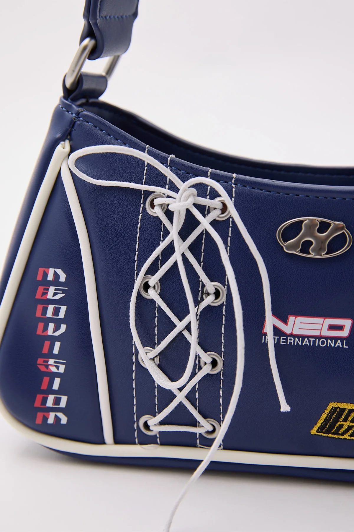 Neovision Metro Worldwide Sports Handbag Ink Navy - Image 2