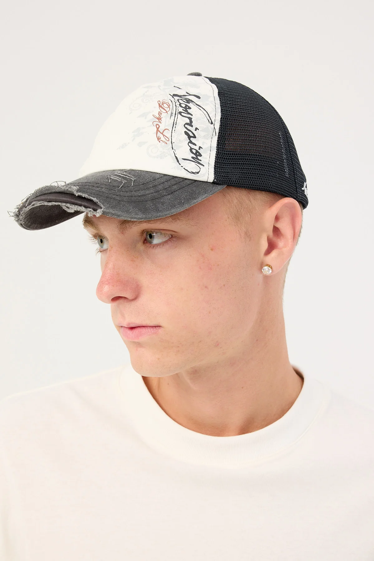 Neovision Wreckage Distressed Trucker Cap Washed Black/White - Image 5