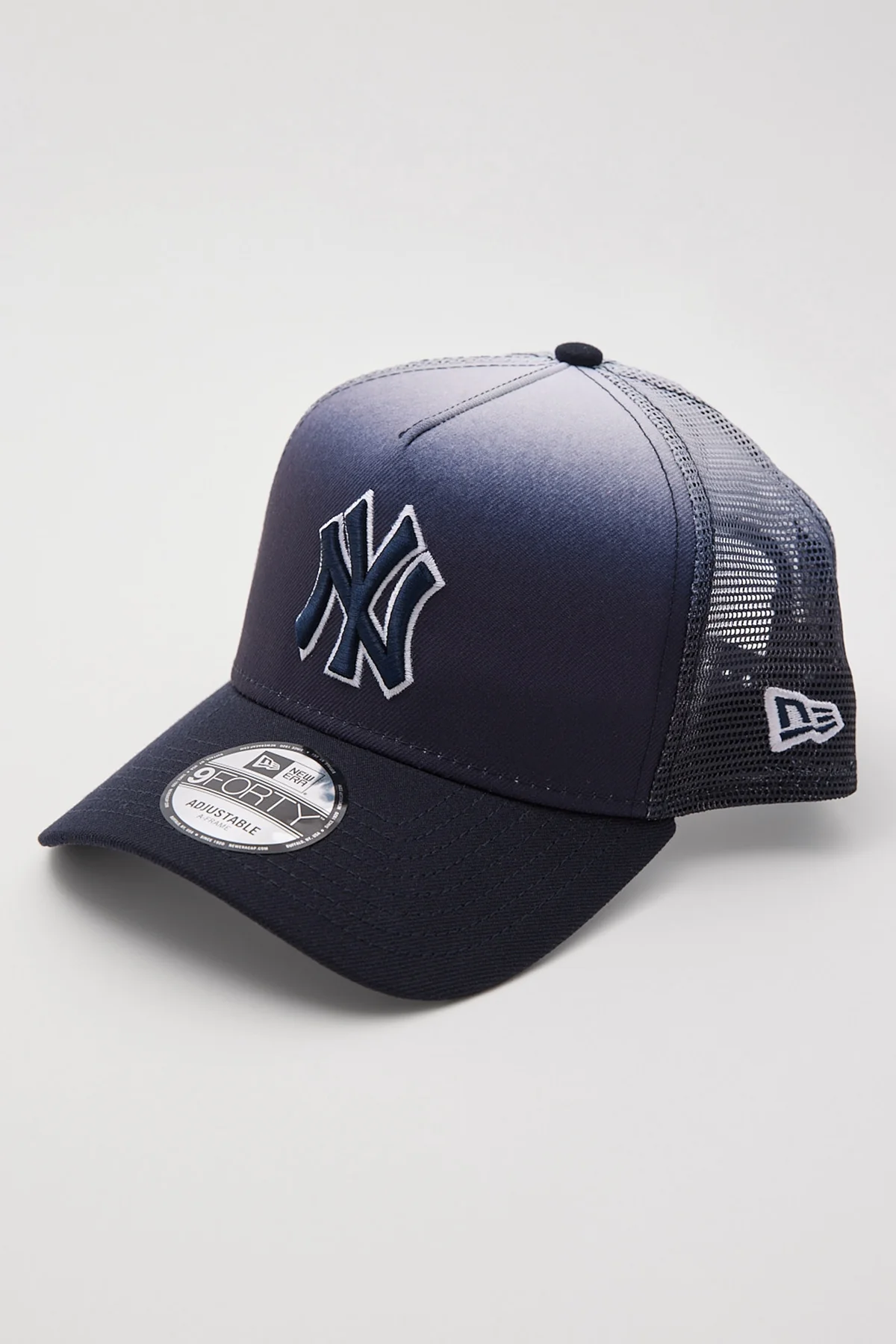 New Era 9Forty A-Frame Trucker Higher Fade New York Yankees Dip Dye OTC - Image 2