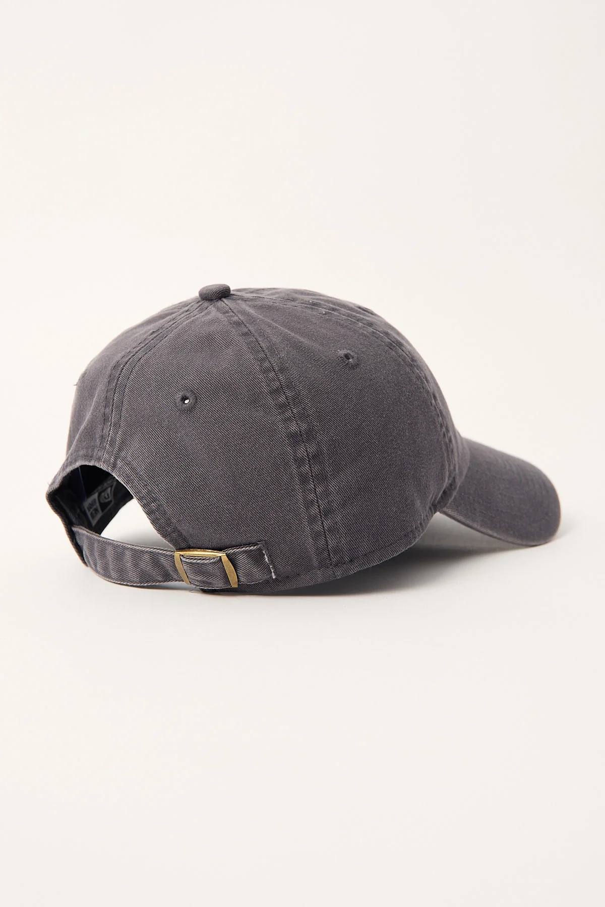 New Era Casual Classic Snow Wash New York Yankees Cap Graphite - Image 5