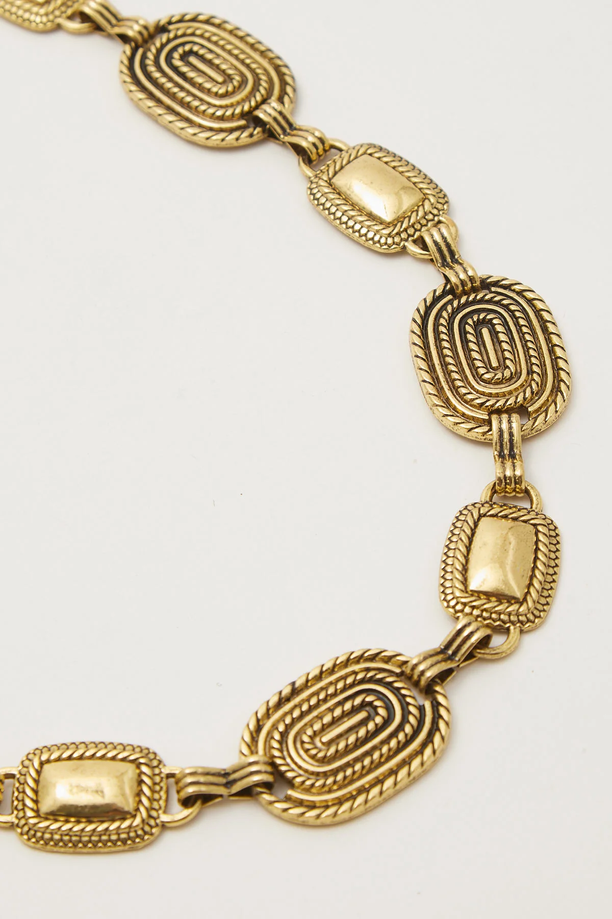 Perfect Stranger Agate Caves Metal Chain Belt Gold - Image 3