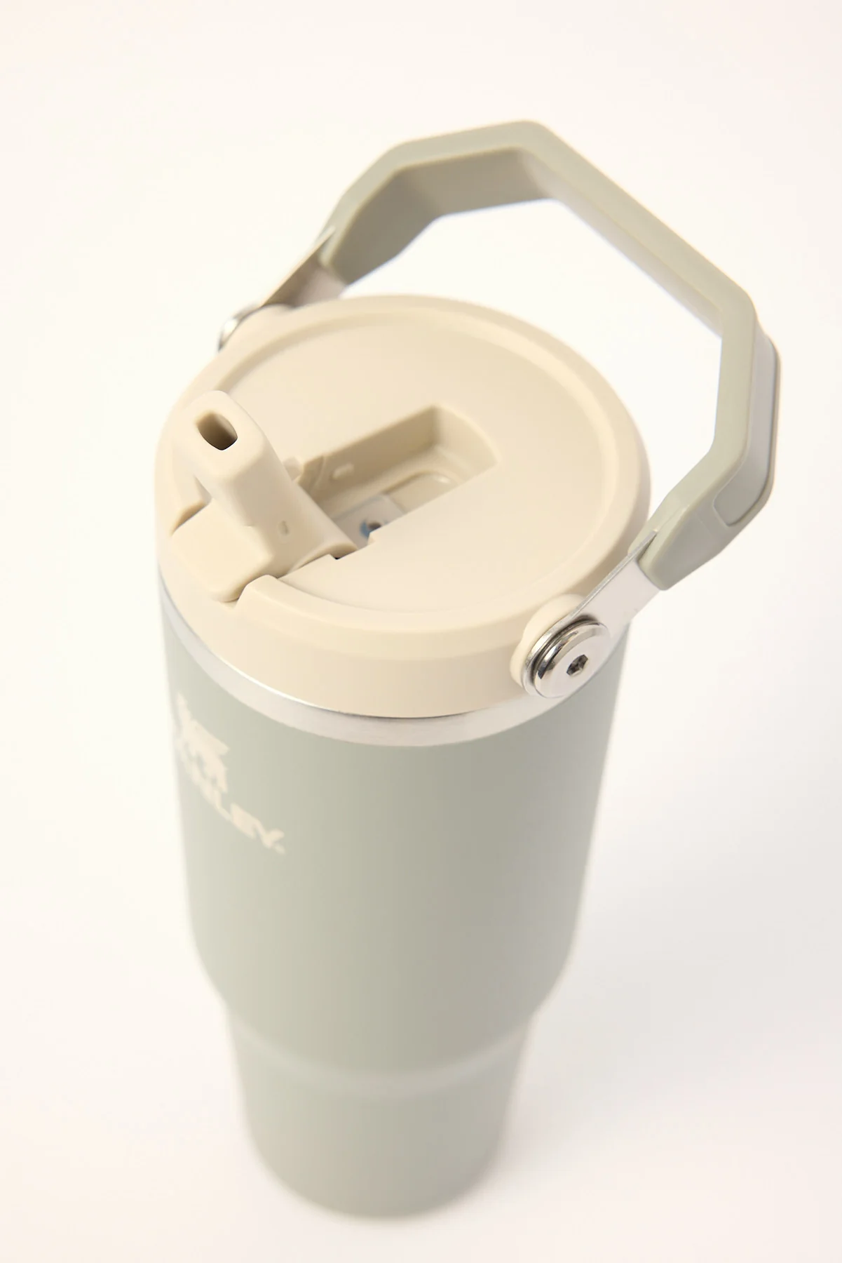 Stanley Classic Iceflow Flipstraw Tumbler 30oz Sage Grey - Image 3