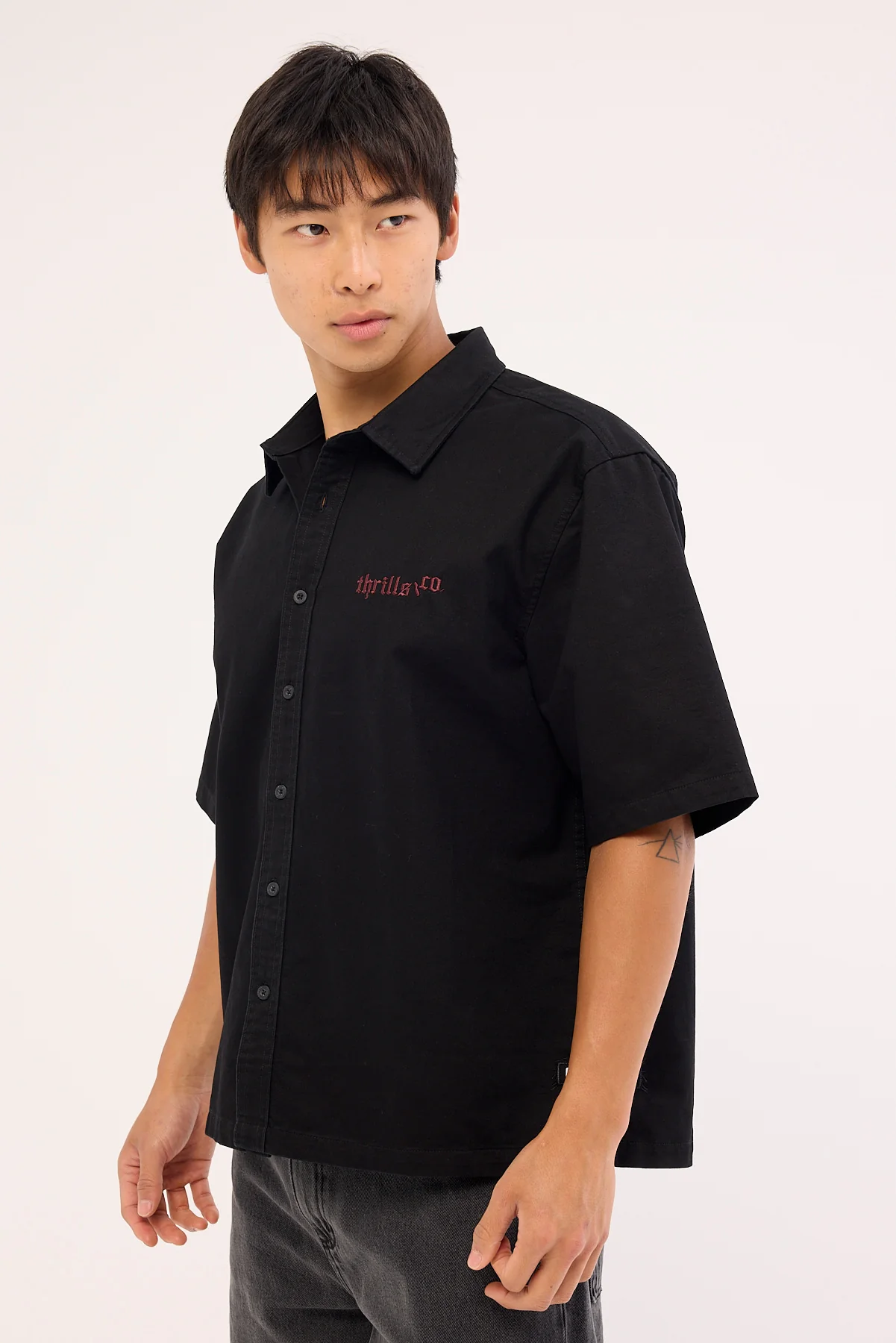 Thrills Box Fit Crop Short Sleeve Shirt Faded Black - Image 3