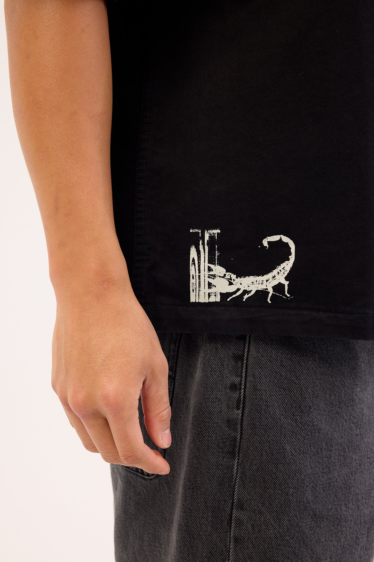 Thrills Box Fit Crop Short Sleeve Shirt Faded Black - Image 5