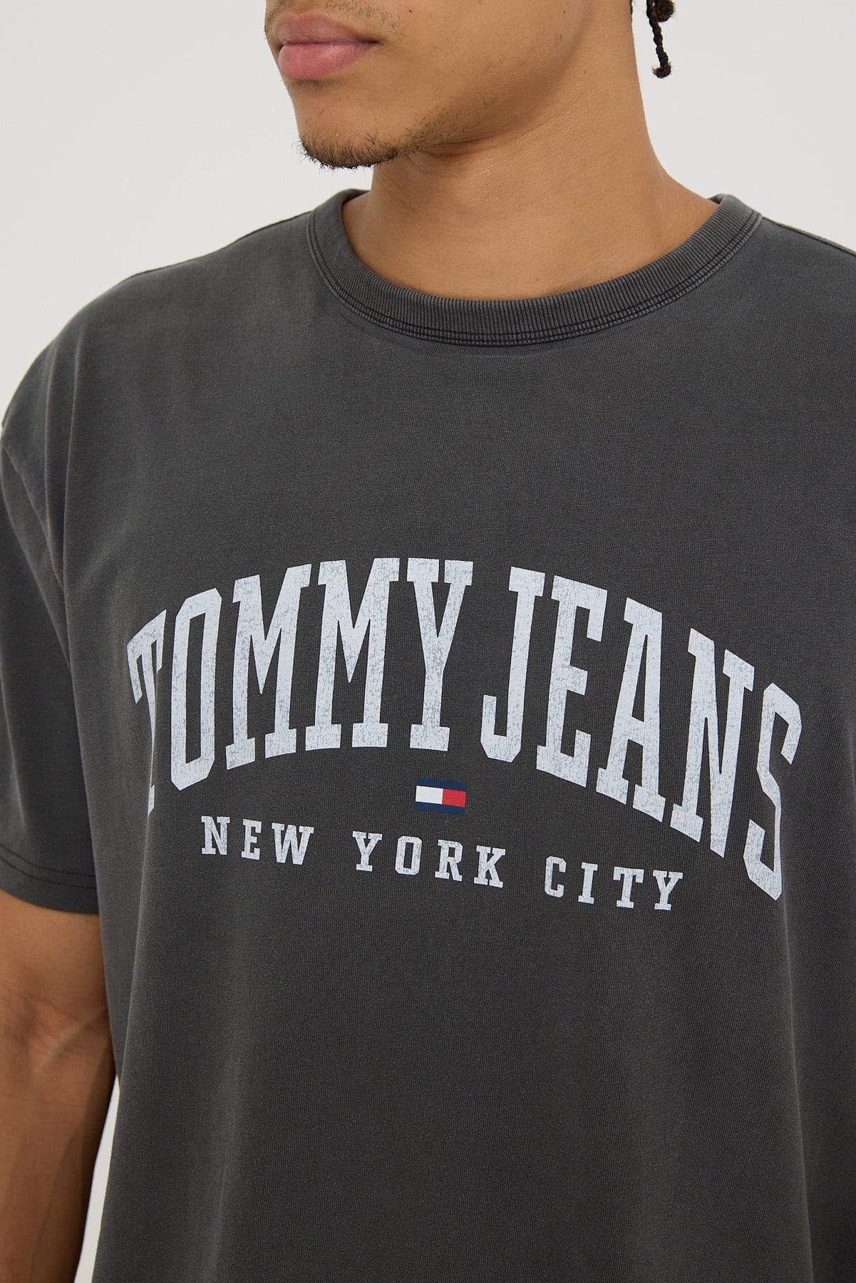 Tommy Jeans TJM Regular ARC Varsity Washed Tee Black - Image 5