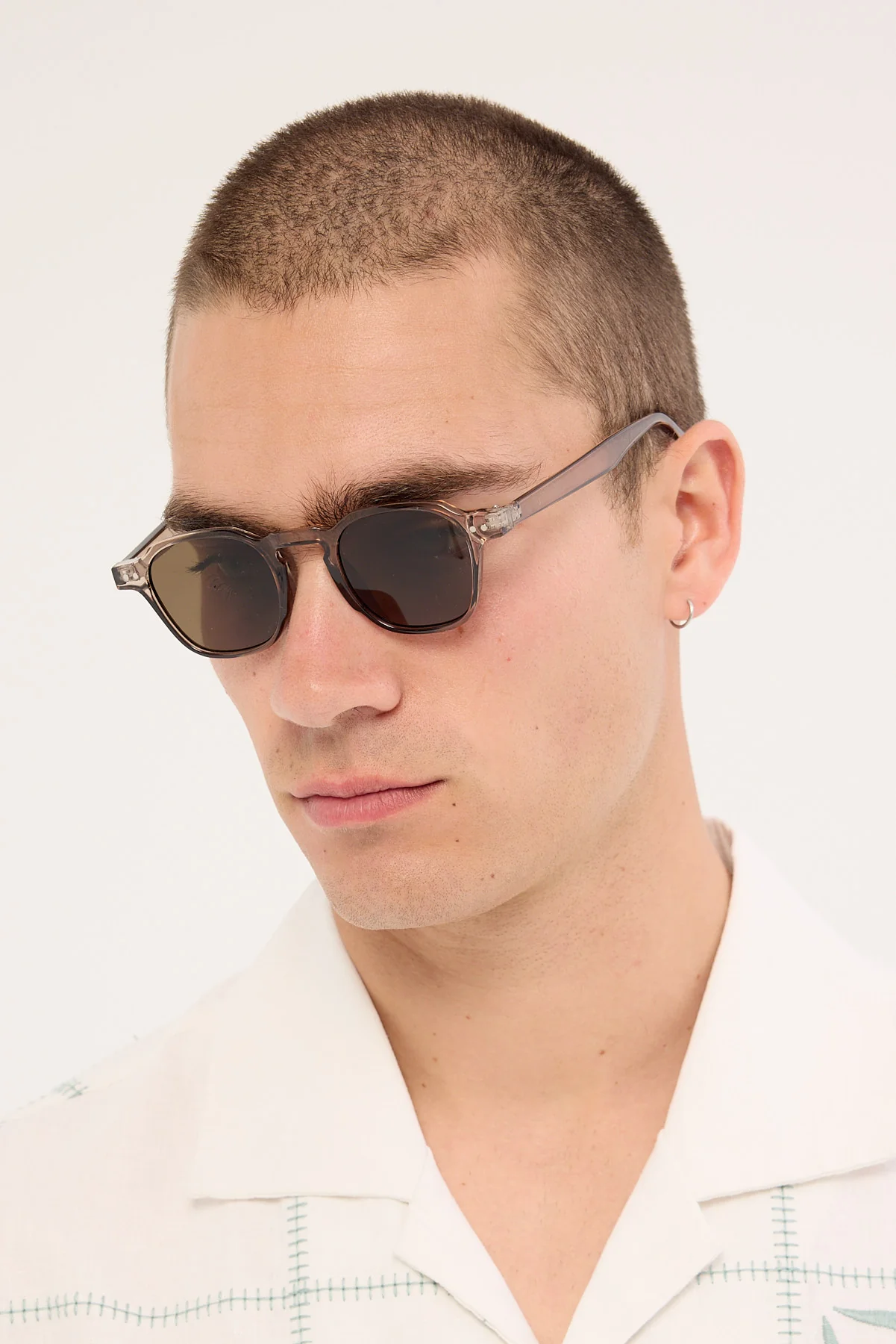 Unity Eyewear Background Crystal Grey - Image 4