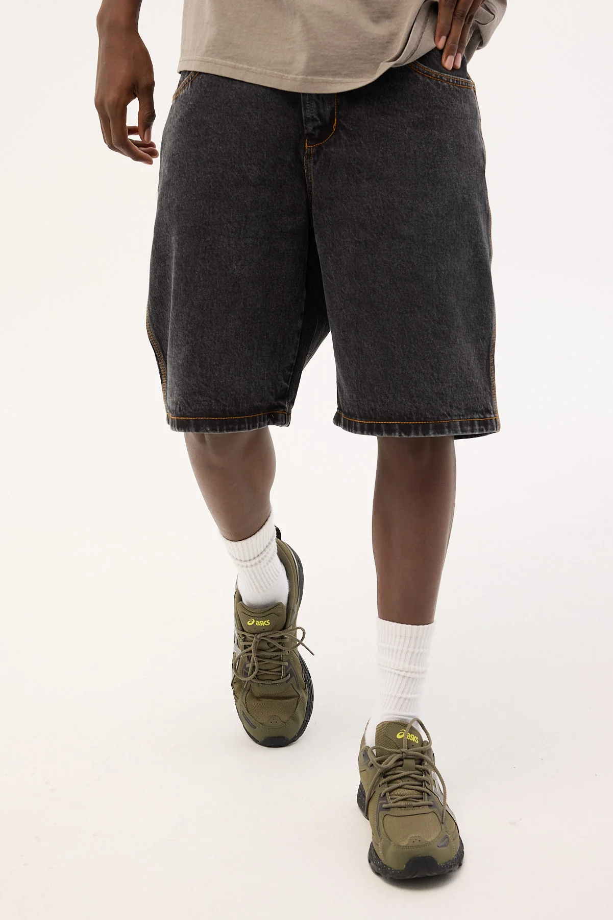 Worship Big Dawgs Jean Short Black Rinse - Image 3