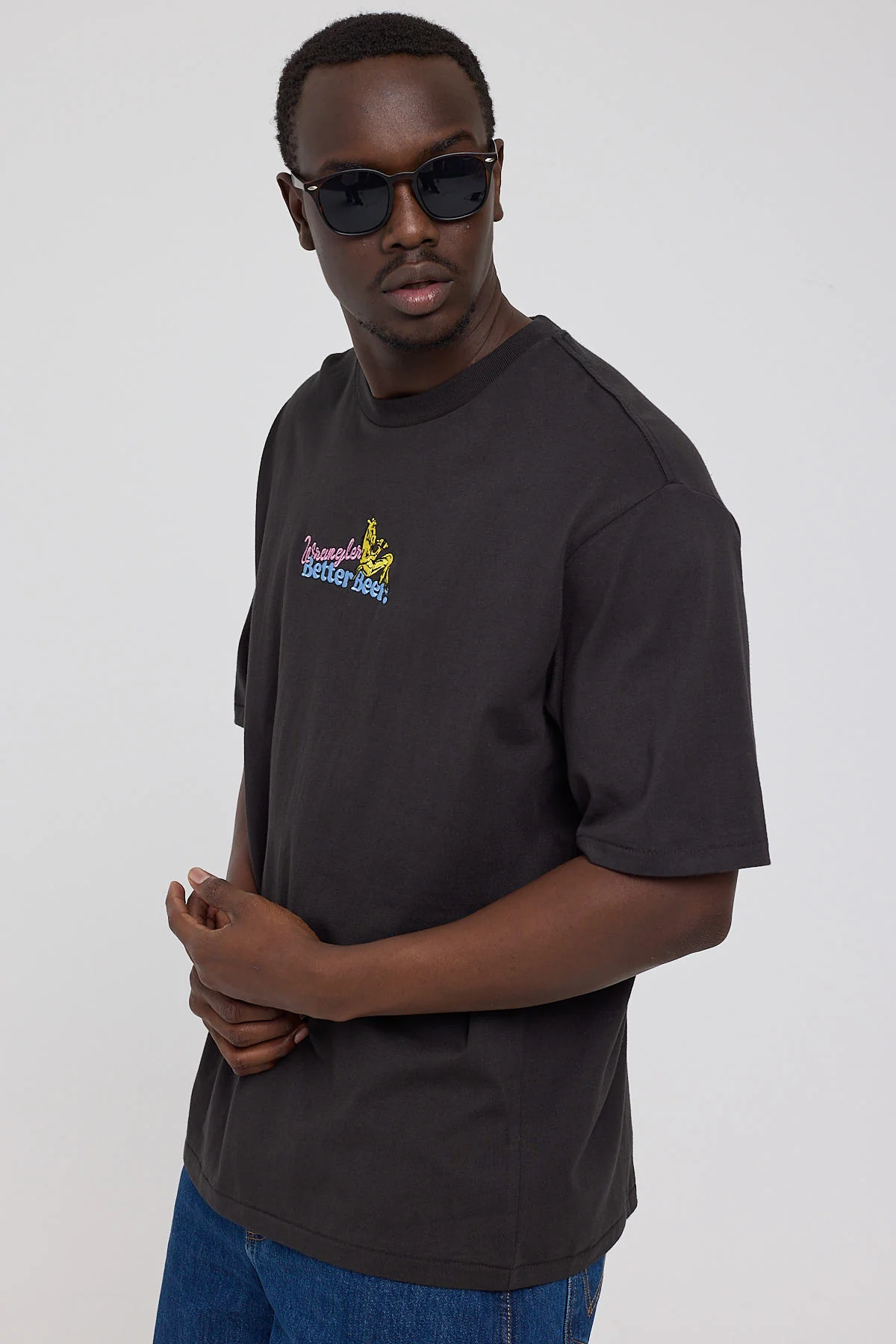 Wrangler Thirsty Slacker Tee Worn Black Worn Black - Image 4