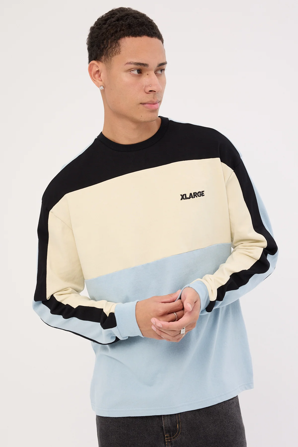 Xlarge Italic Panel LS Tee Fog - Image 4